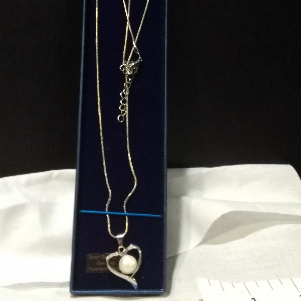 Vintage Bret Roberts fresh water pearl heart neckl
